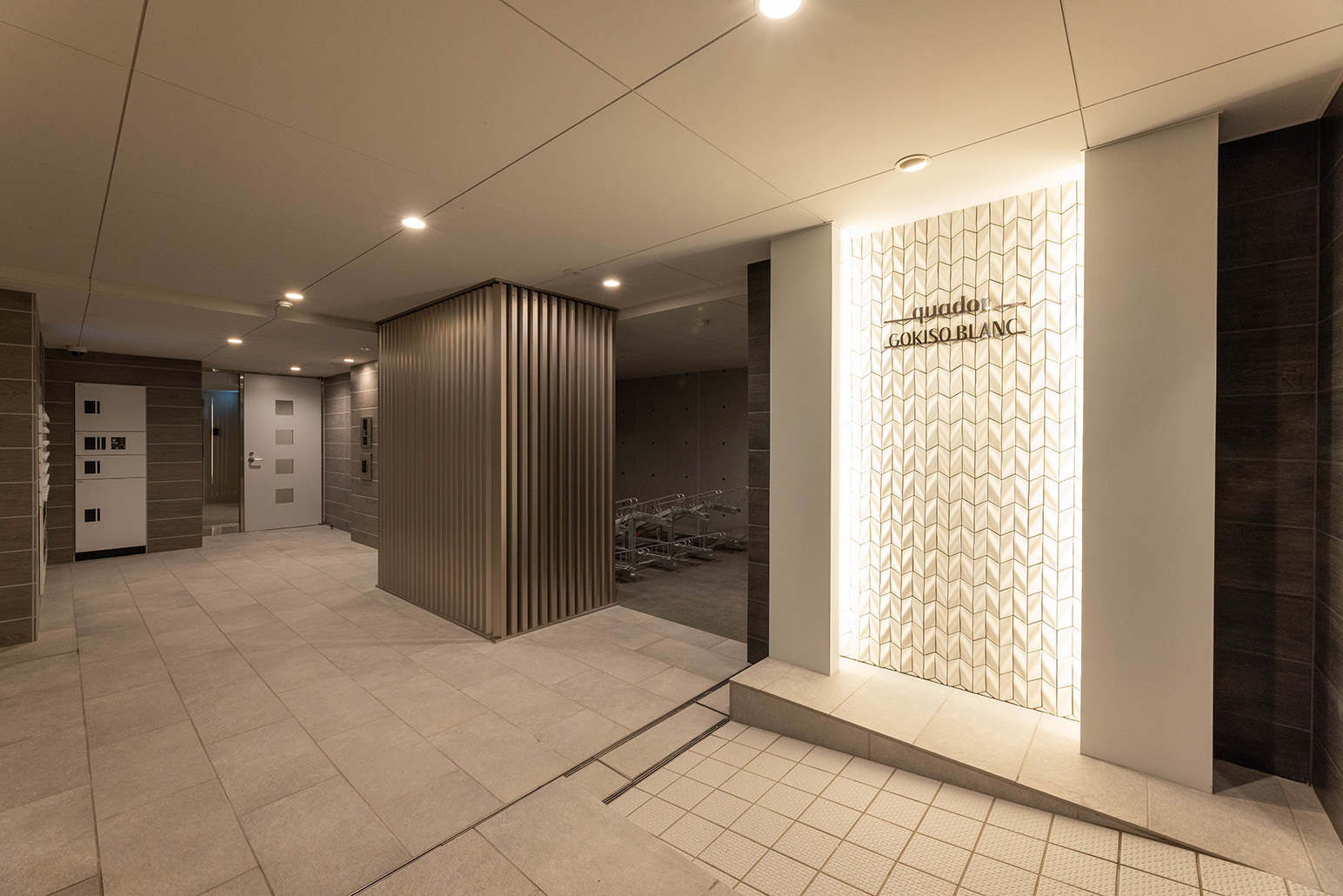 quador御器所BLANC